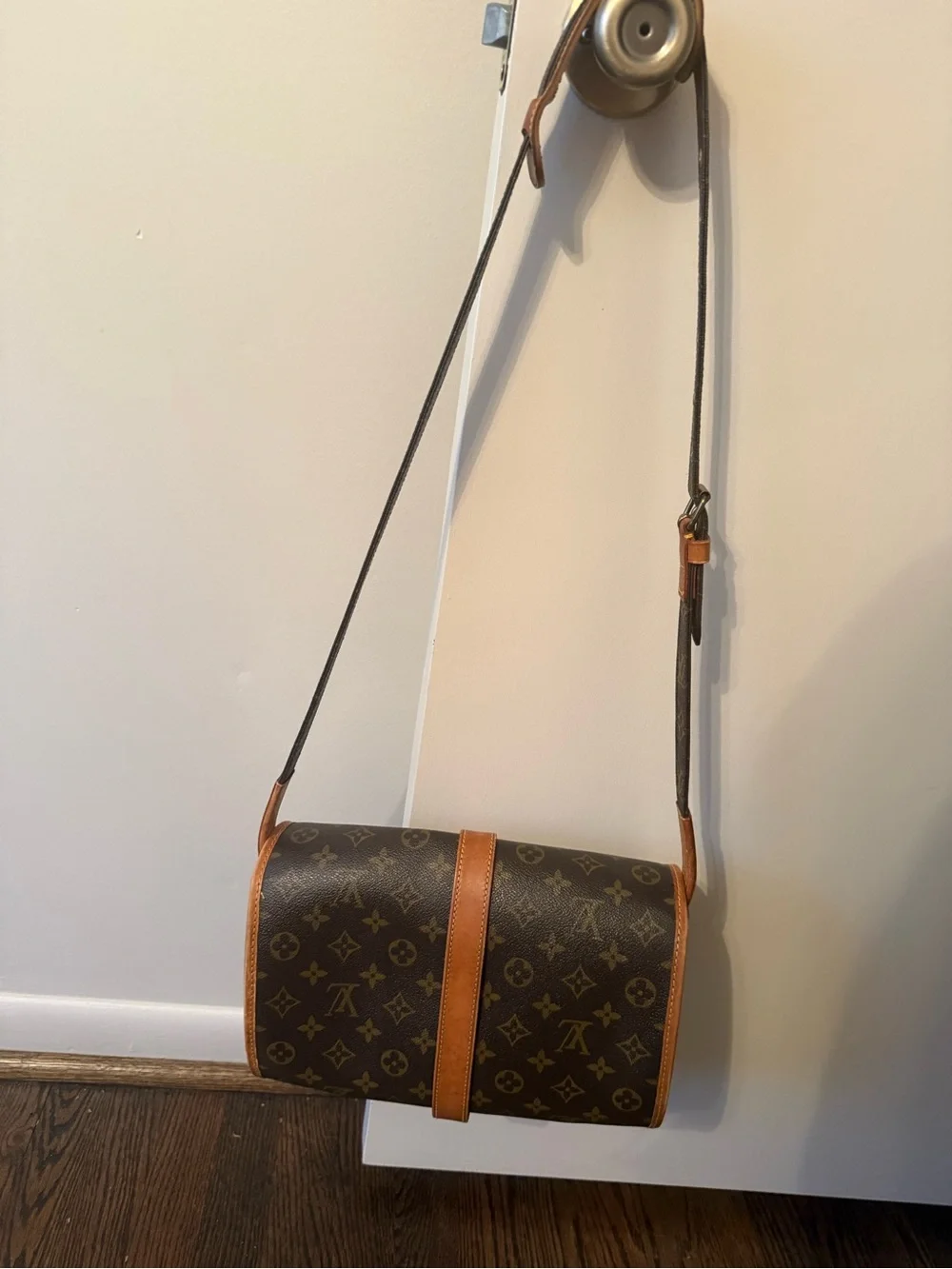 Vintage Louis Vuitton Brown Monogram Crossbody with Tan Trim - Picture 3 of 5